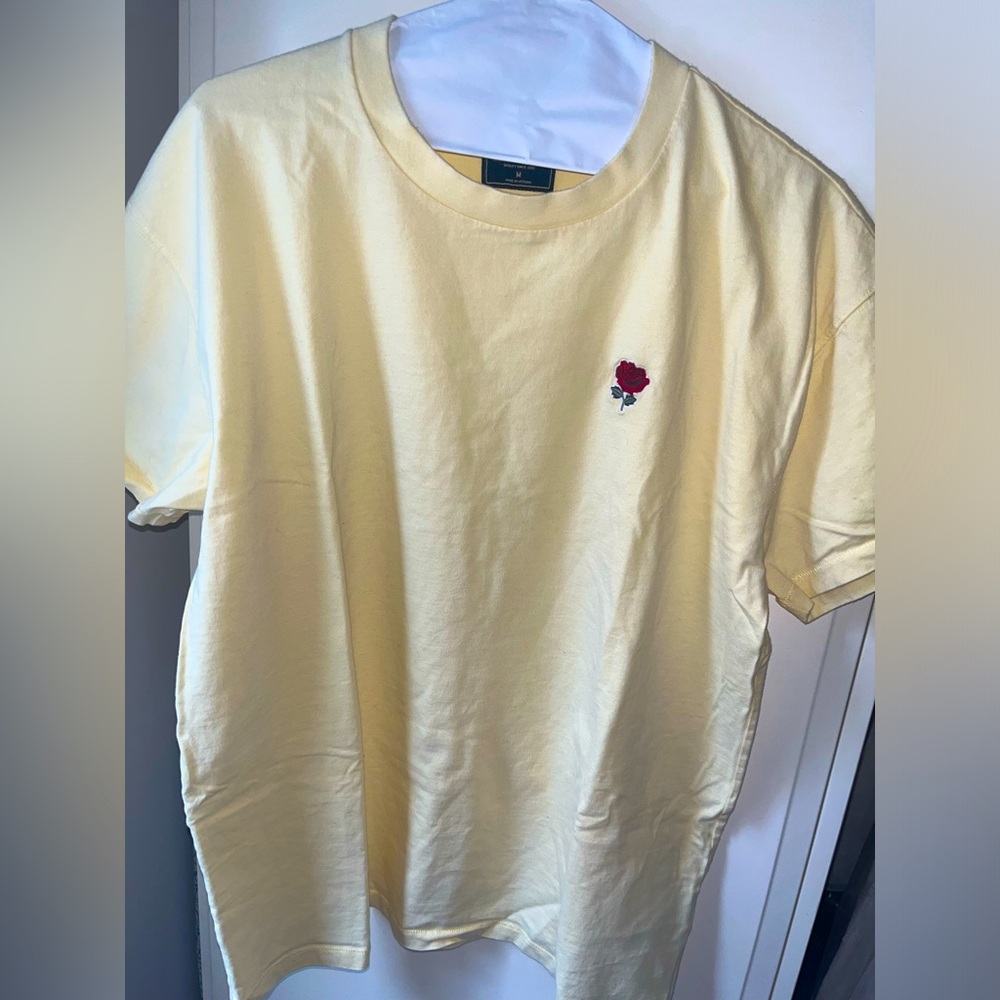 Yellow Abercrombie & Fitch T-Shirt